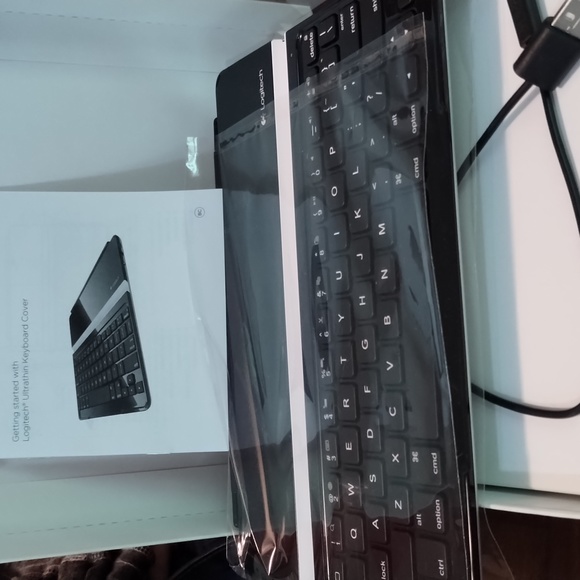 NIB Logitech Keyboard for Tablet - Picture 2 of 3